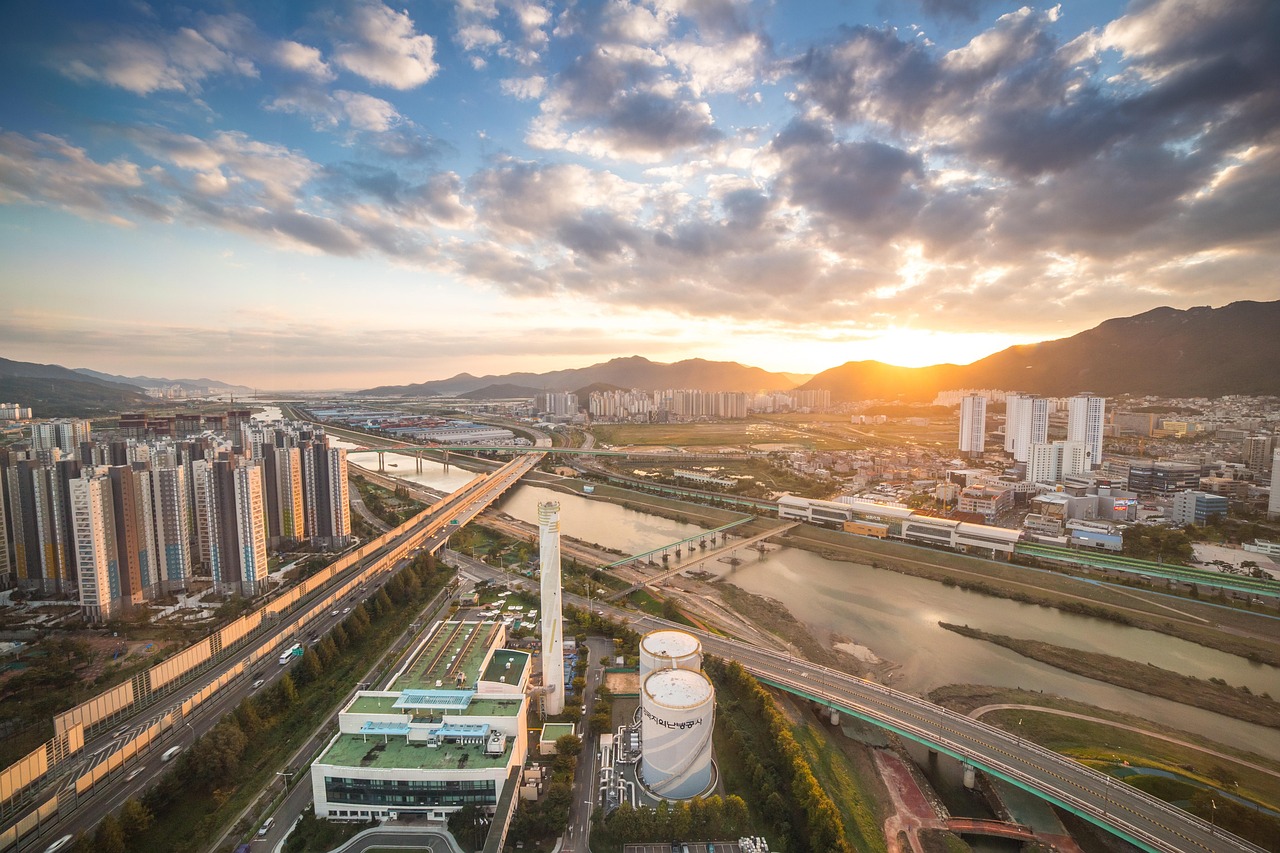 蓝光地产成功上市，迈向资本市场的坚实步伐