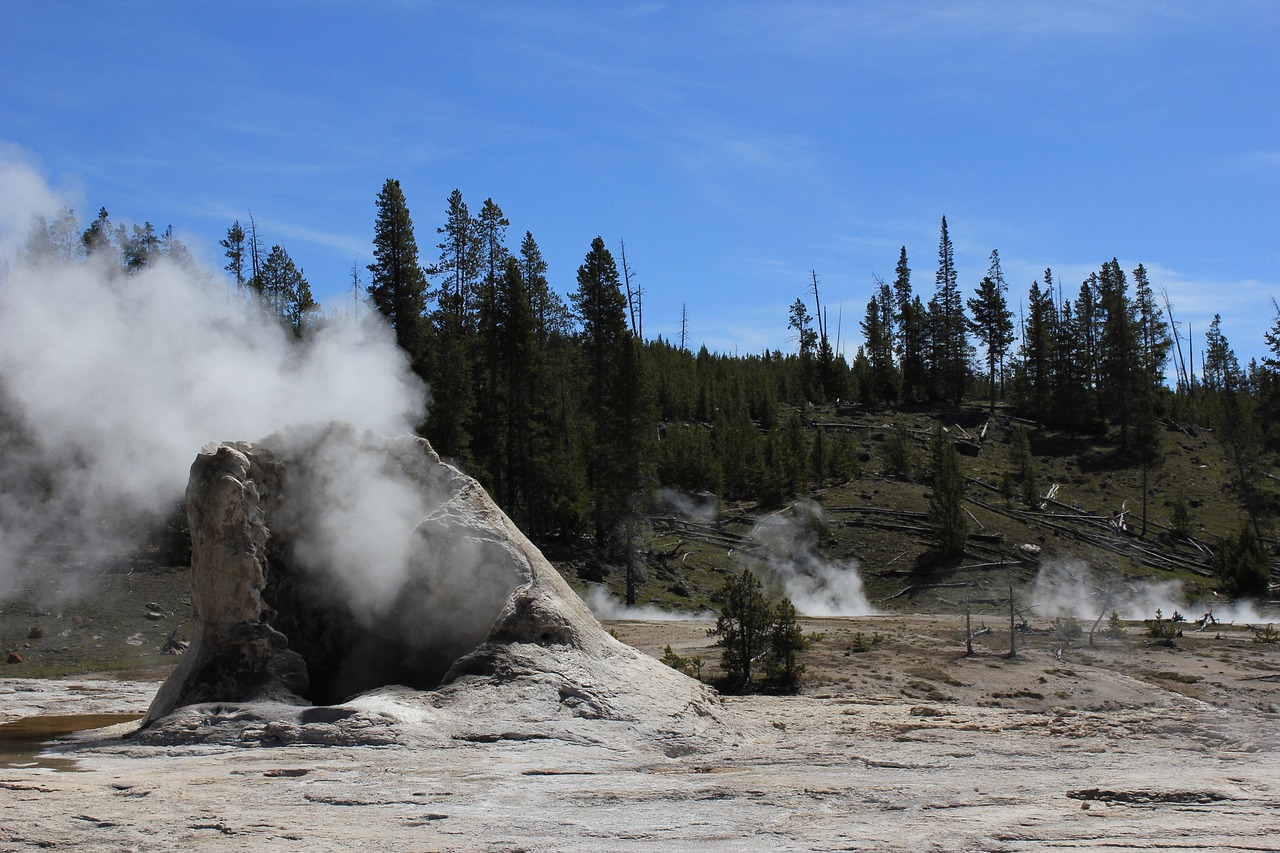 塔尔火山的活跃地质活动及其影响研究最新动态