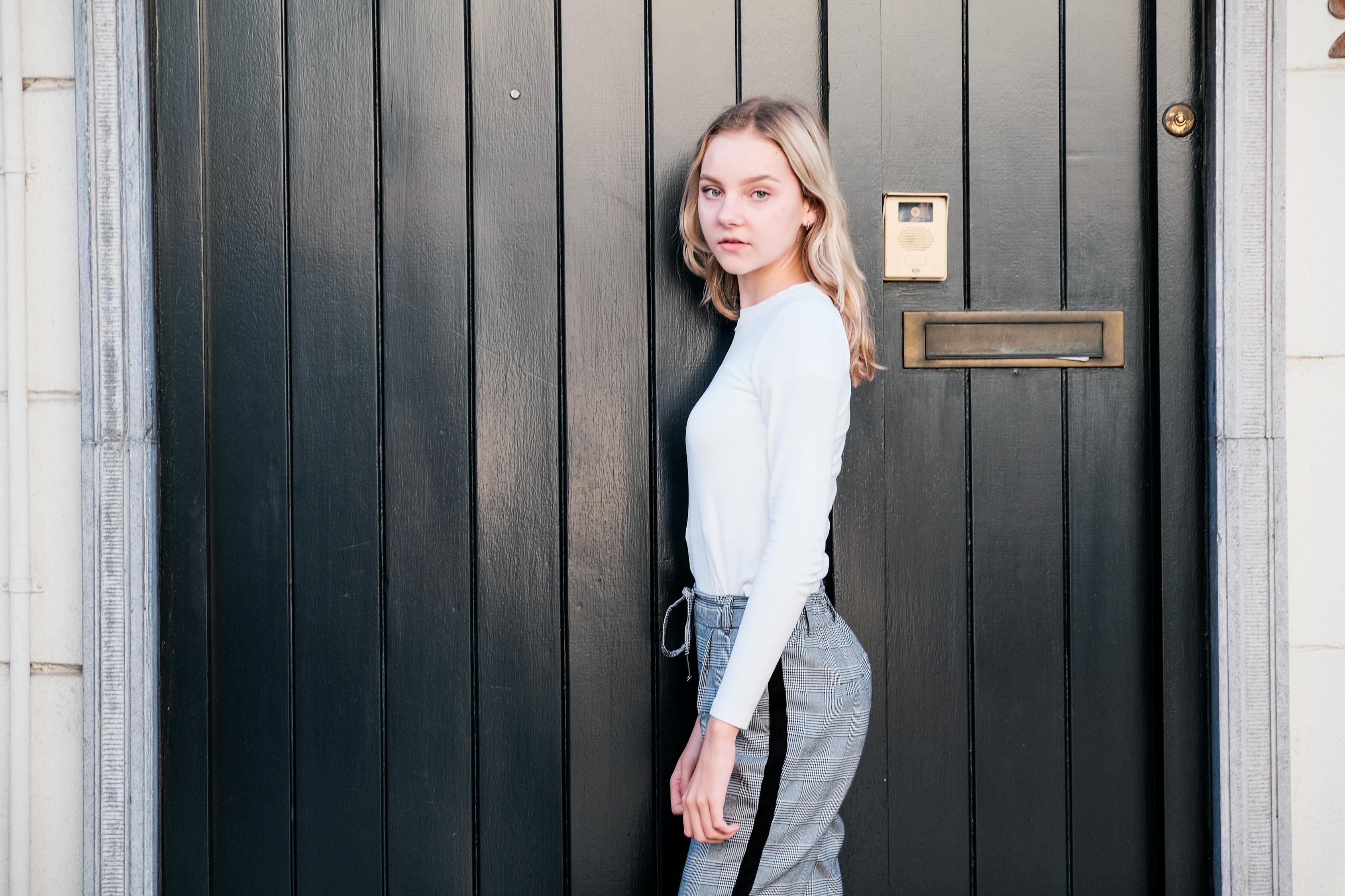 邵兵最新照片，展现多元魅力的瞬间