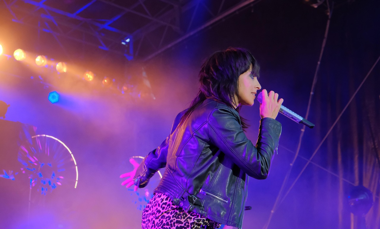 香港明星足球队成员,星光熠熠的足球之旅风采展露无遗