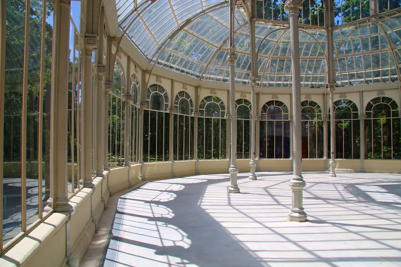 关于玻璃阳光房价格,揭秘20平米玻璃阳光房的价格真相