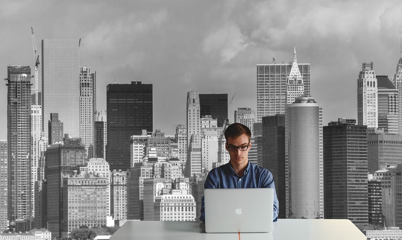 钢泓公司上市，开启新里程碑，展望未来辉煌发展