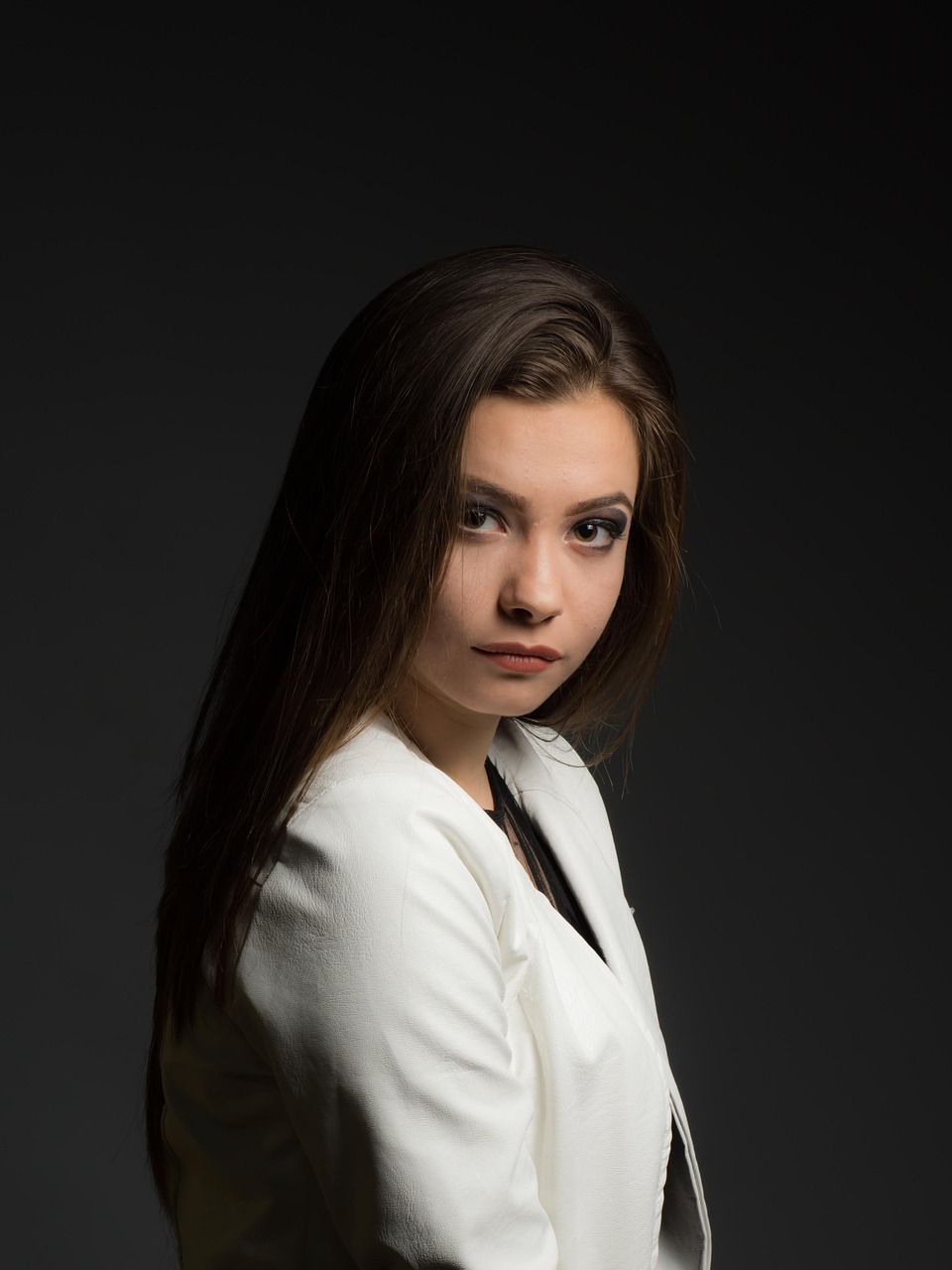 林心如最新发型亮相，魅力升级时尚新风尚