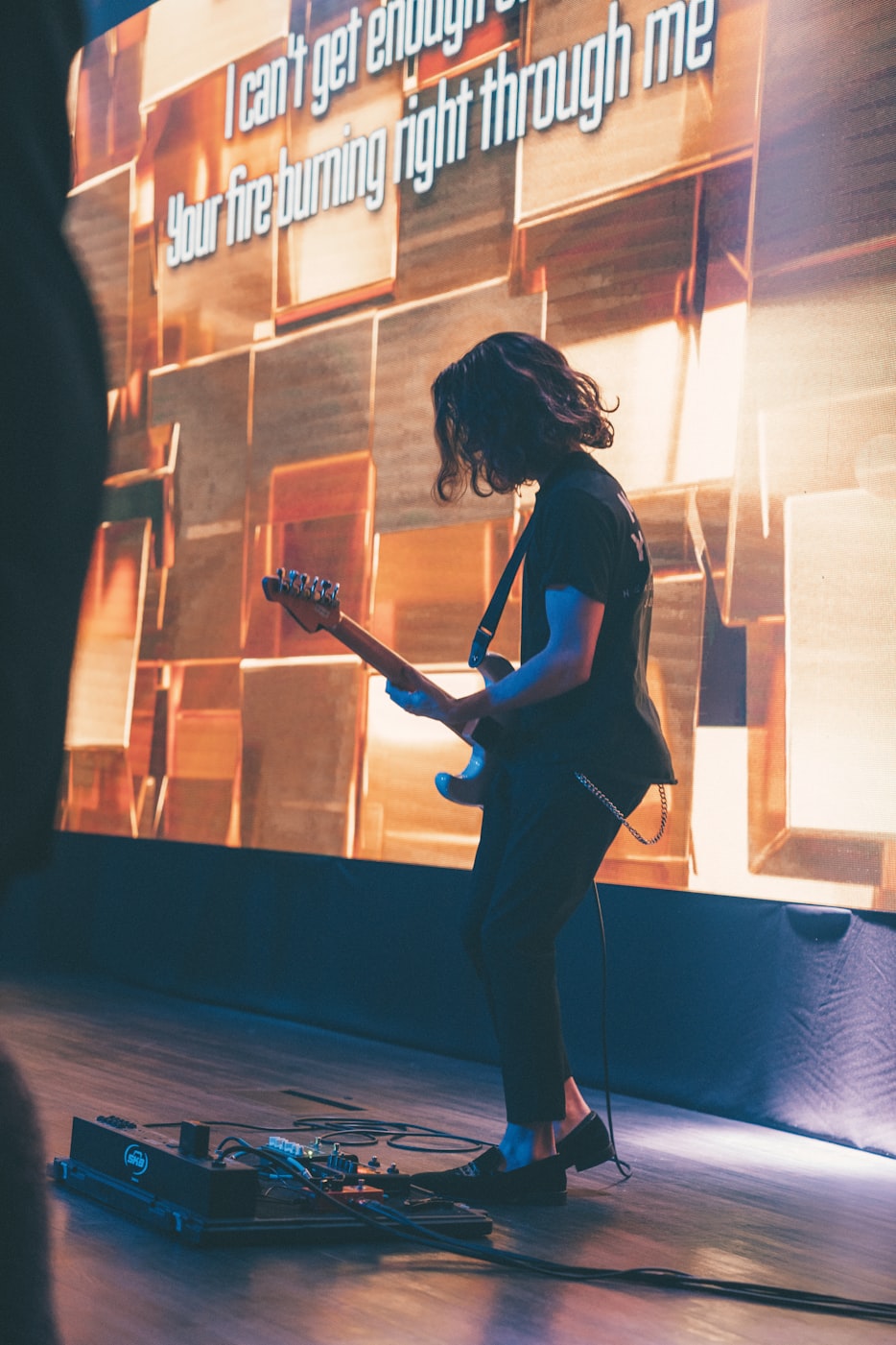 舞台背后的挑战,台词念数字的演员艺术探索