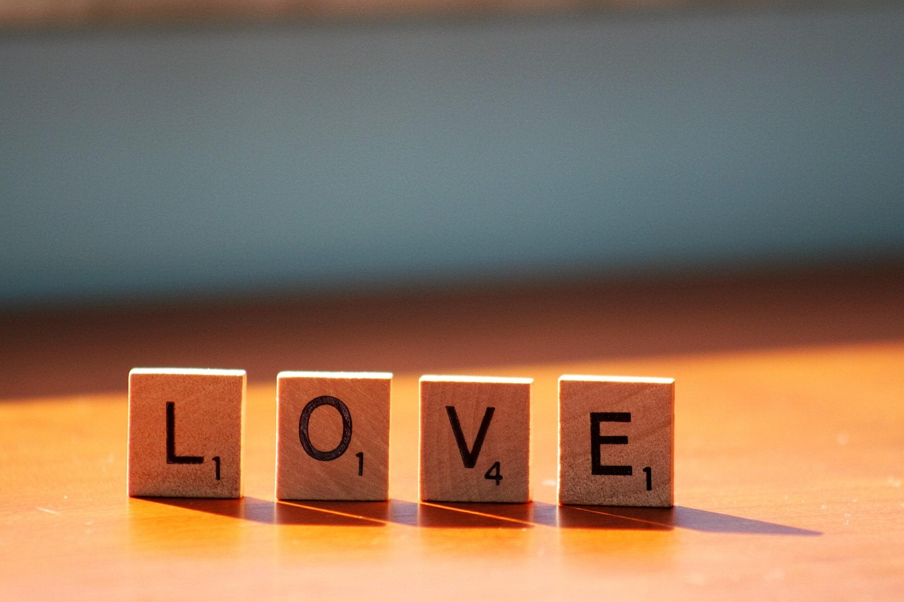 日本电影中的婚戒，文化与情感交织的浪漫符号