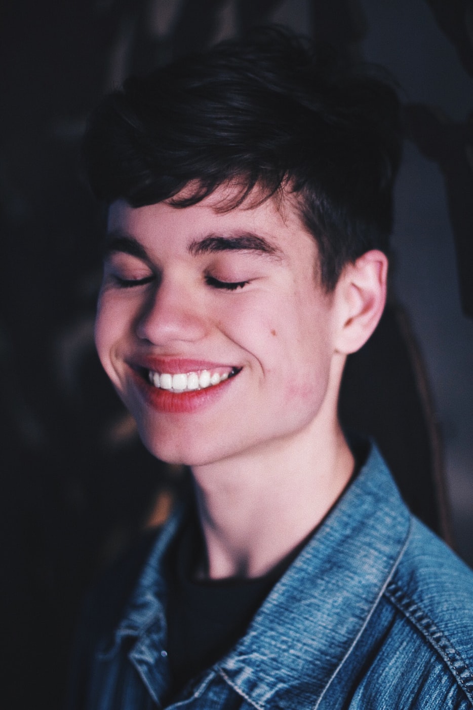 有酒窝明星的魅力,迷人微笑背后的故事