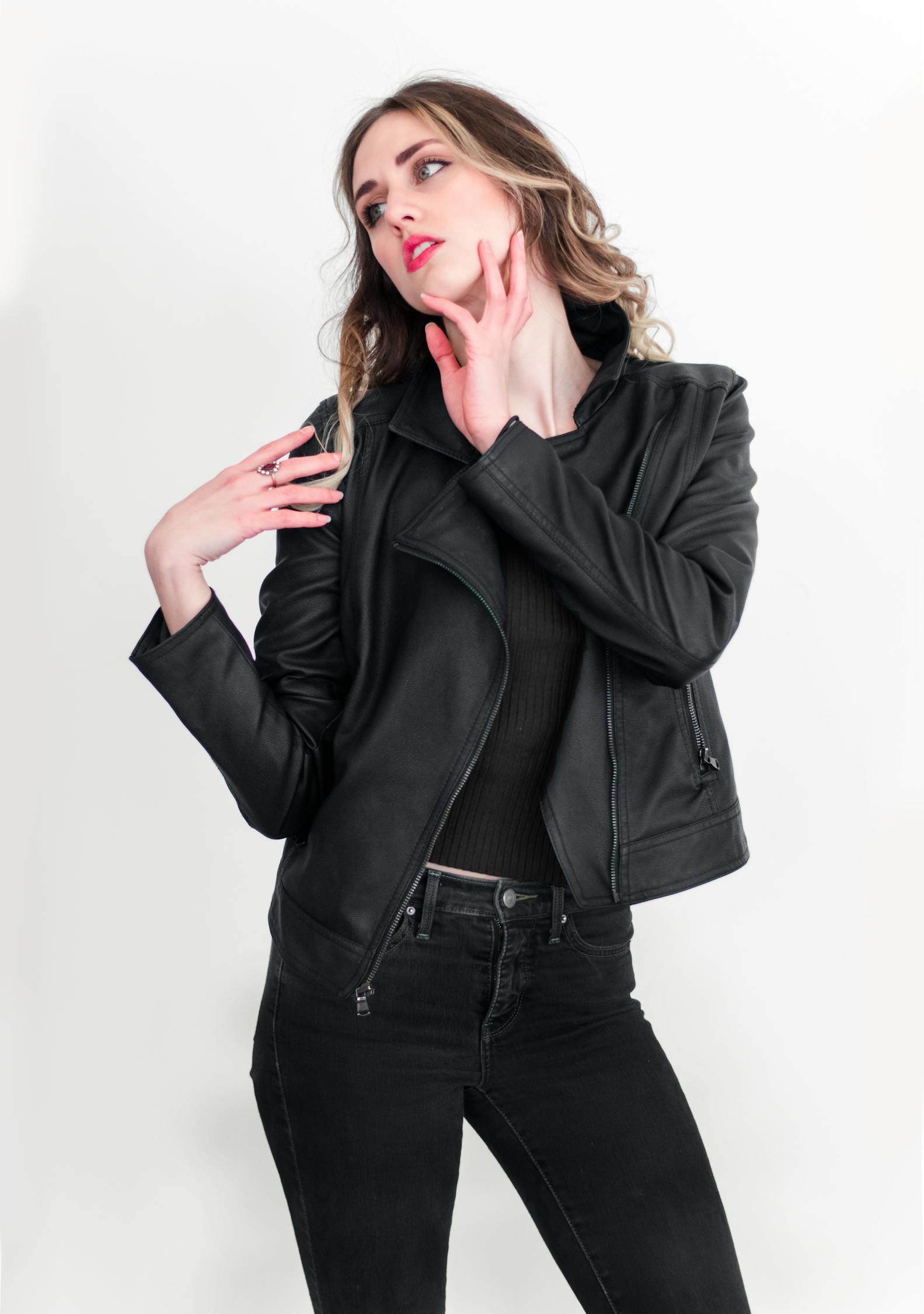 时尚界新星璀璨闪耀,最新时装模特闪耀登场