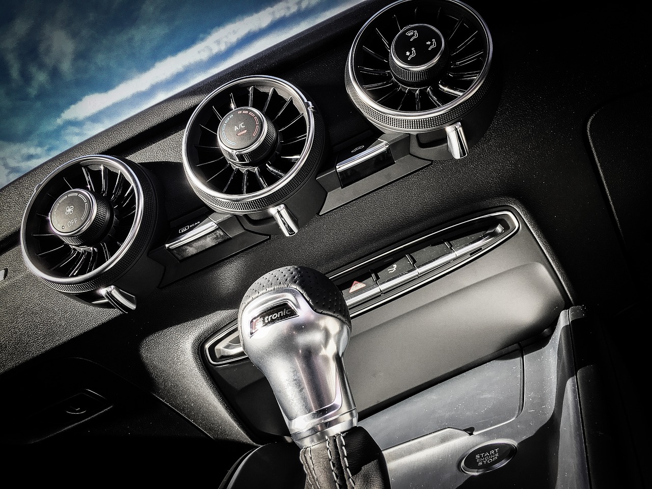 奥迪TTRS中国上市,速度与豪华的新篇章开启