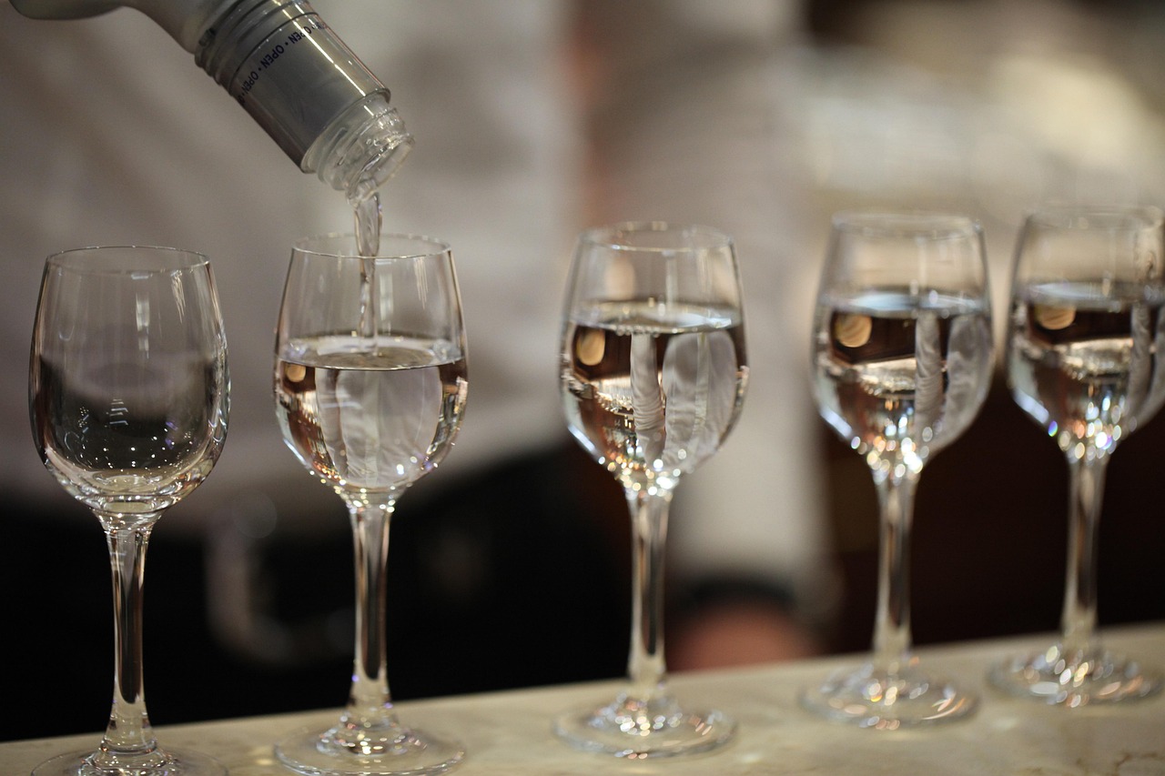 五粮液酒价格表深度解析,52度五粮液酒价格一览