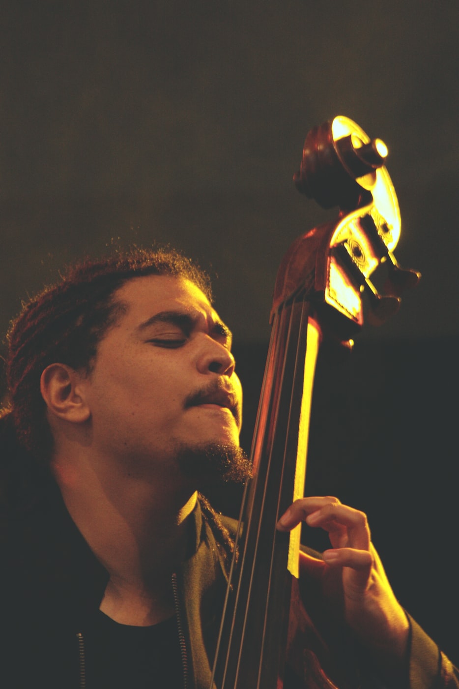 薛之谦演员现场版,舞台魅力与音乐激情的完美交融