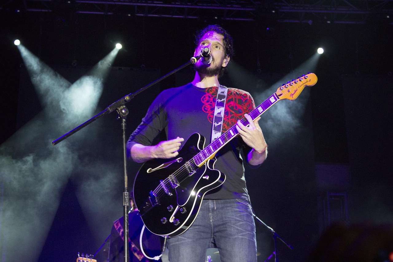 薛之谦演员现场版,舞台魅力与音乐激情的完美交融