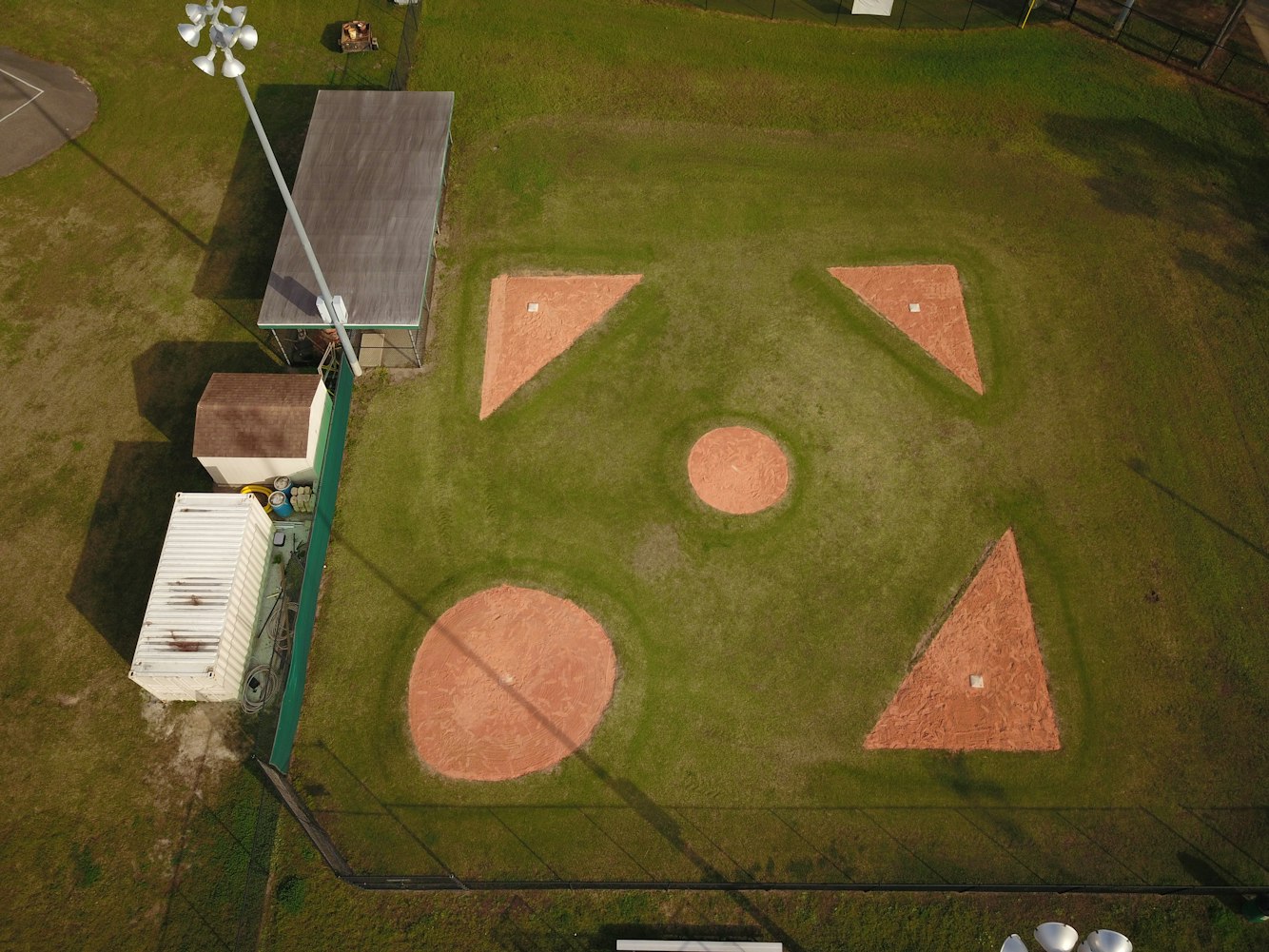 三支队伍竞技策略与协作,比赛中的竞技精神与战术融合