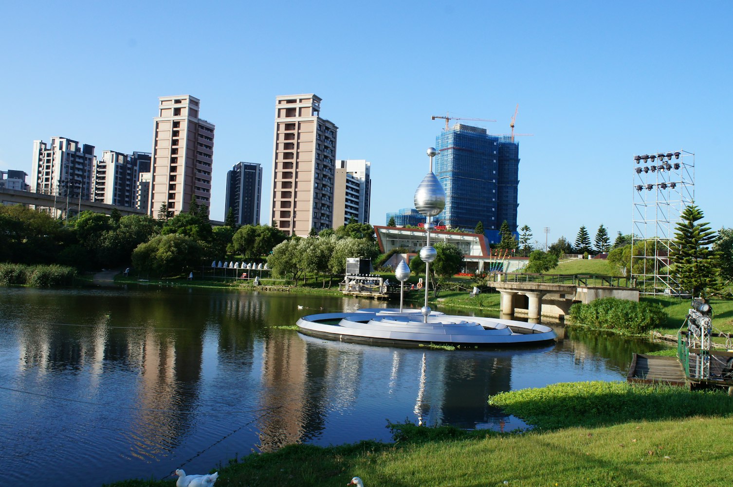 华邦控股上市之路,探索、突破与成就