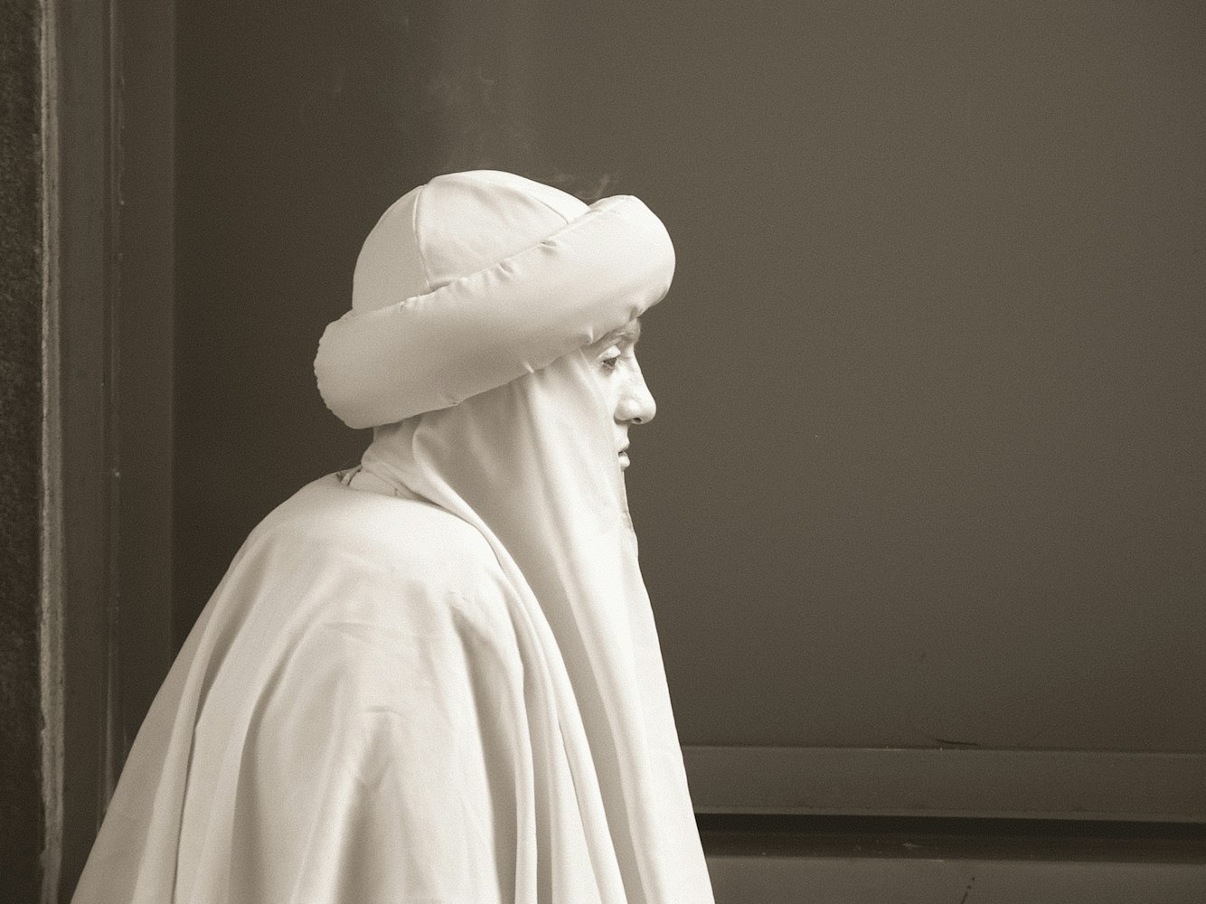 银幕传奇，白头发老头演员的一生