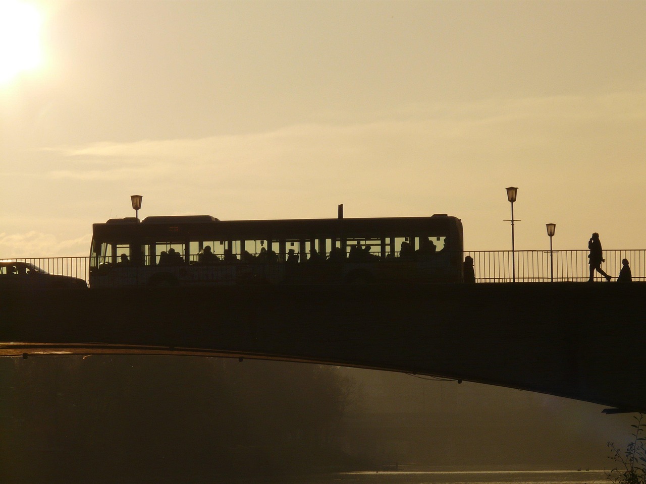 最新秦岭交通信息概述，交通动态及更新情况解析