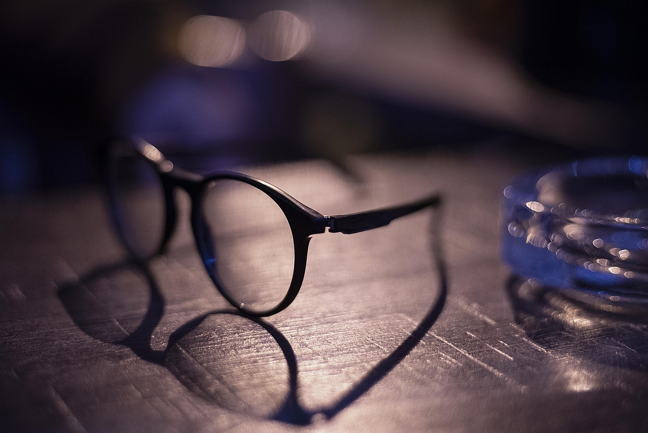 液晶电视、OLED电视与眼睛健康,哪种电视对眼睛伤害更小?