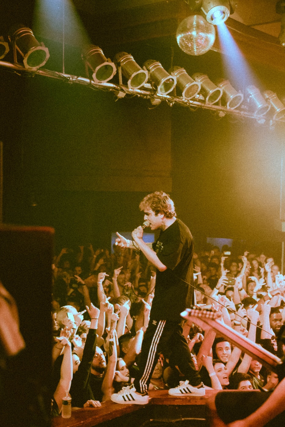 演员串词的艺术，舞台之魂的灵动纽带揭秘