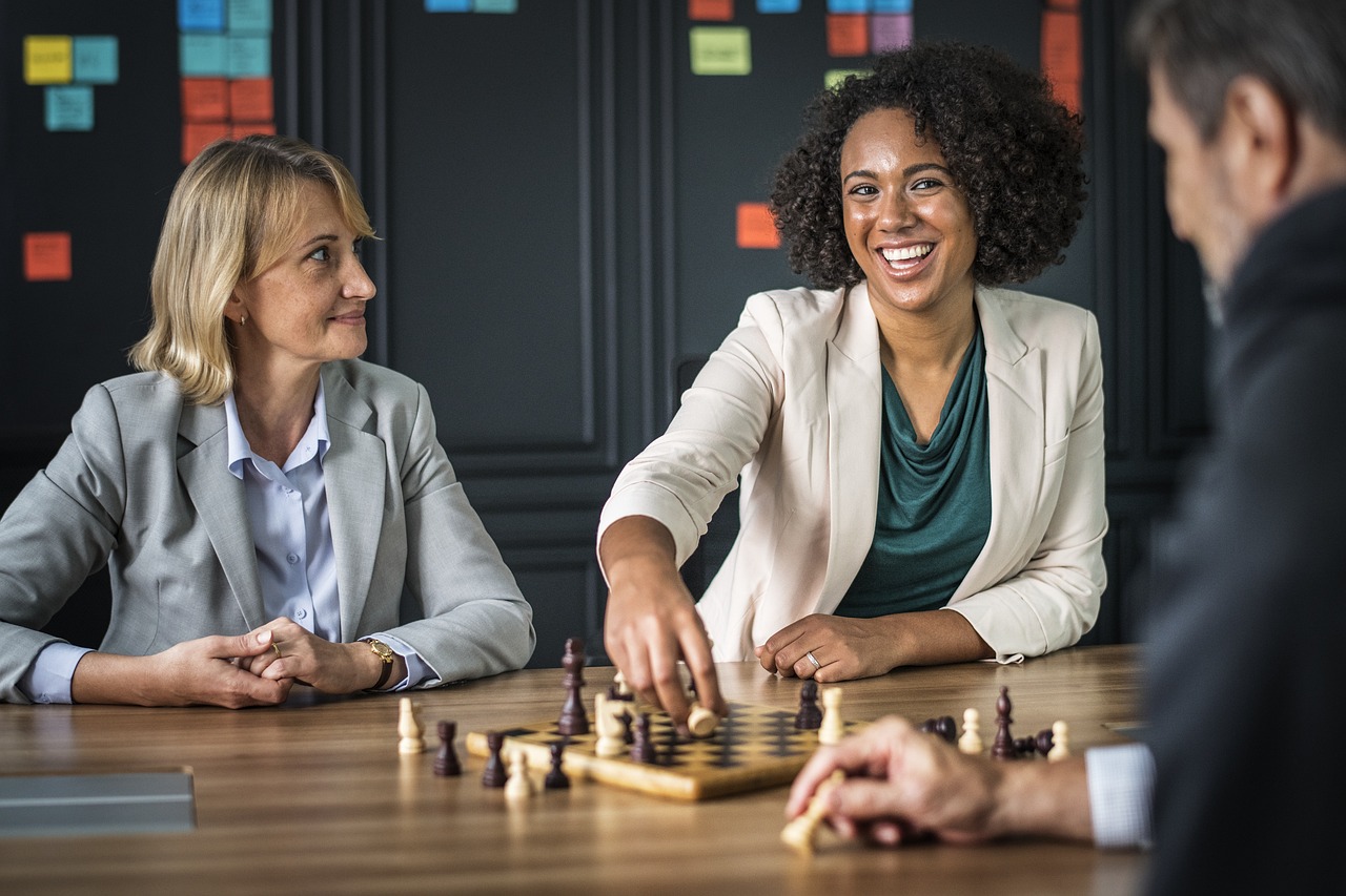 姜文电影的独特叙事风格与文化反思深度解析