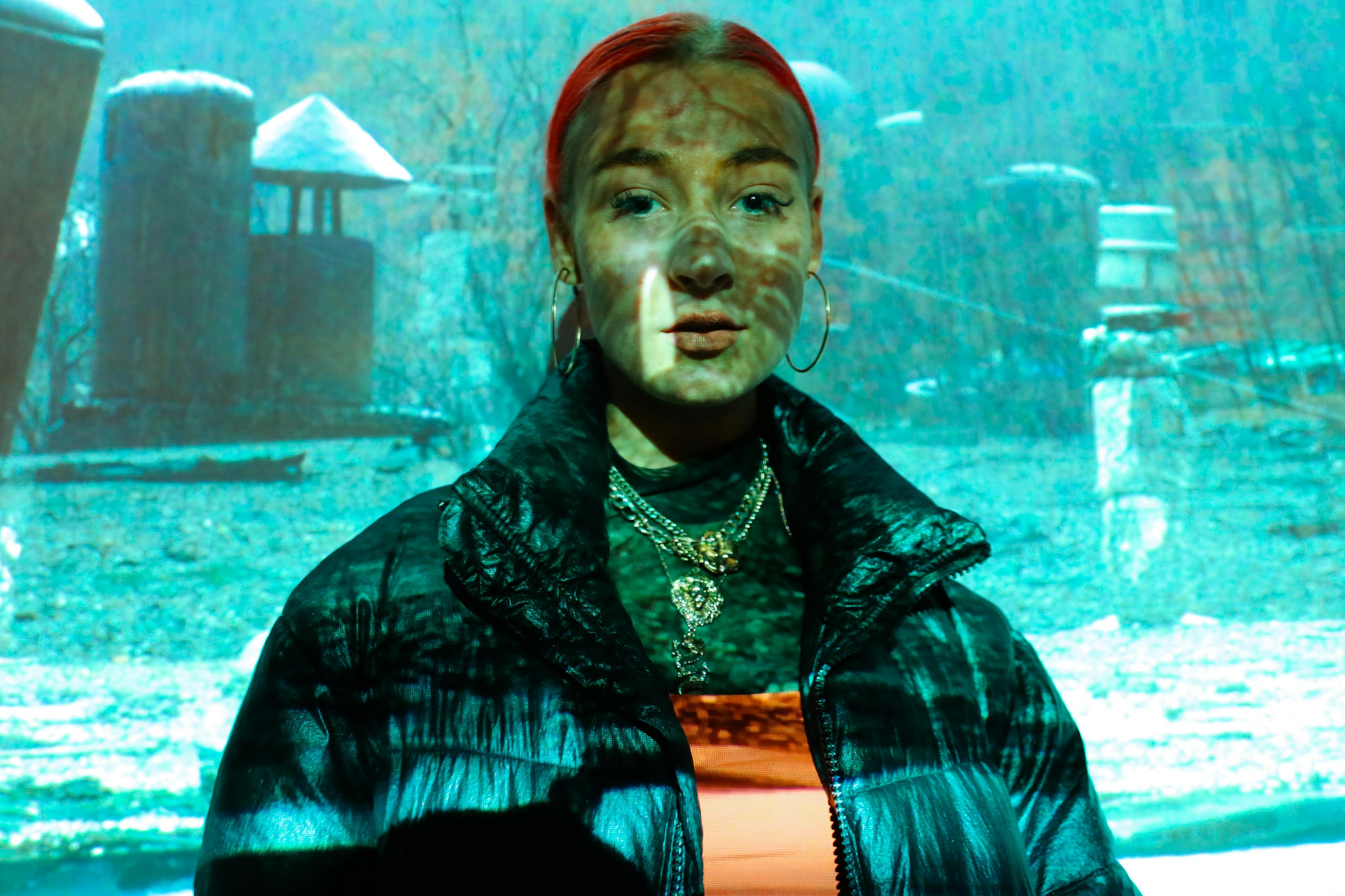 电影紧闭双眼，视觉与心灵的探险之旅